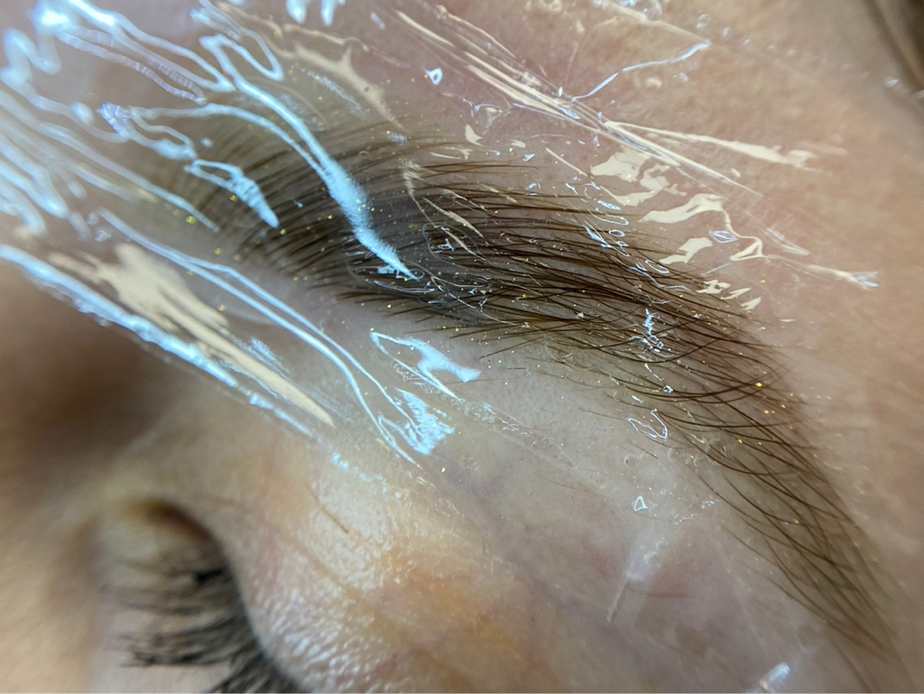 Долговременная укладка бровей