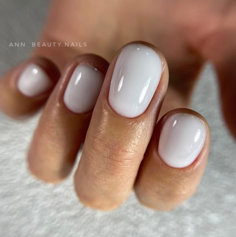 Мастер Екатерина   Маникюр с покрытием в один тон (легкий ремонт/легкий дизайн)