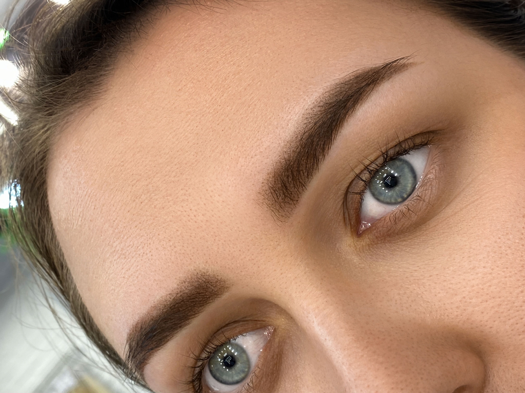 Коррекция пудрового напыления бровей